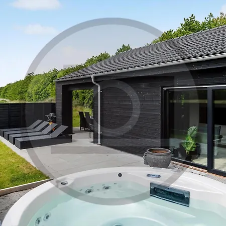 3 Bedroom Beautiful In Ferienhaus